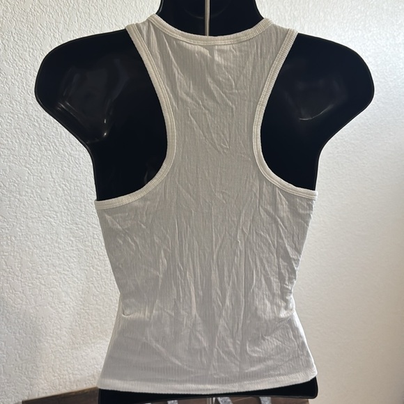 Bailey 44 White Ribbed Sleeveless Top with Ring Accent - Size Small - Picture 4 of 6